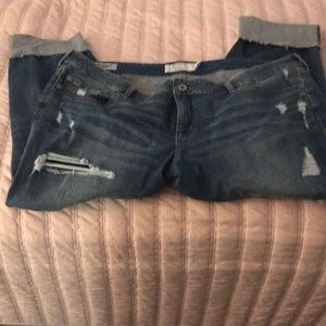 NWOT Torrid Boyfriend Crop-Distressed